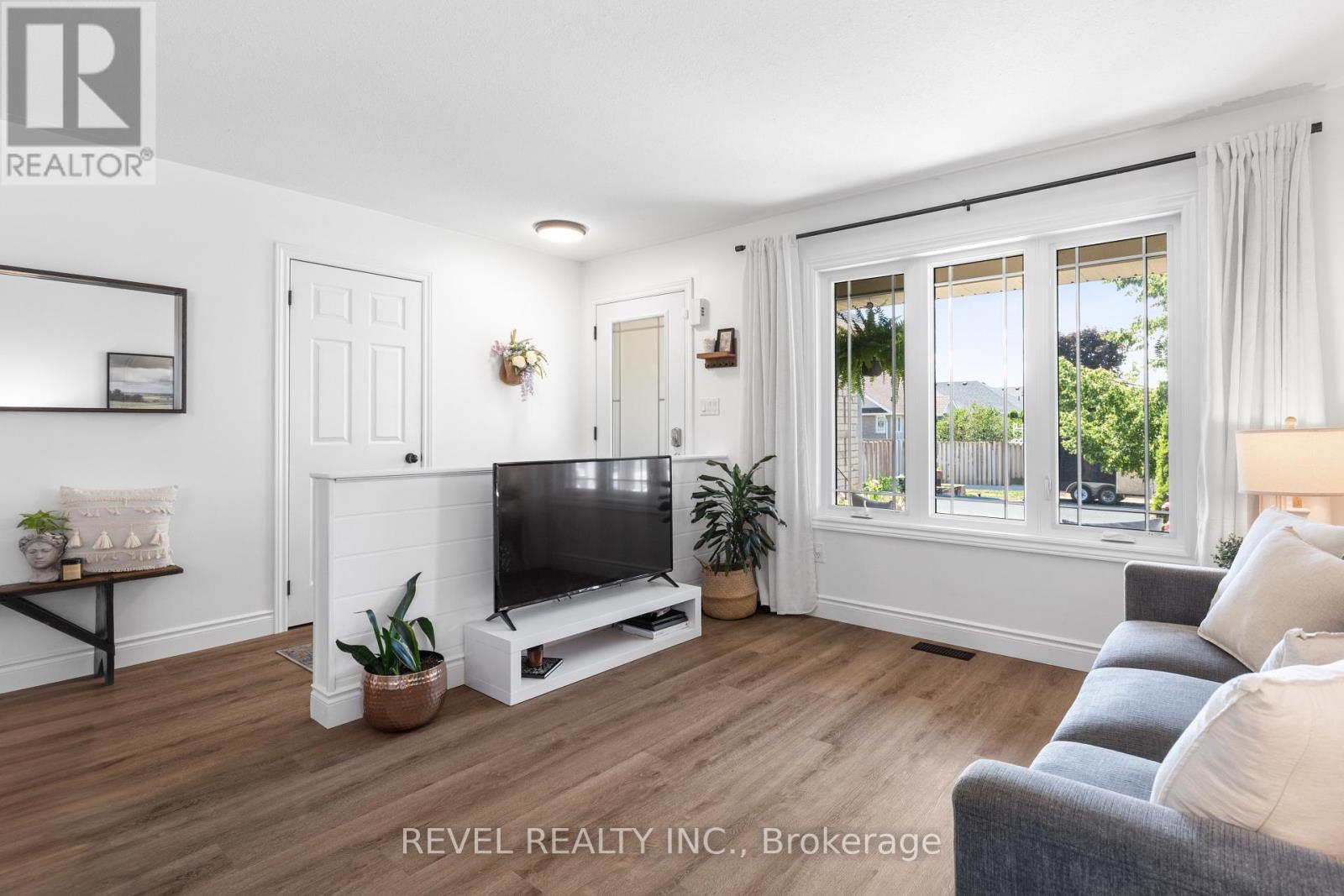 39 Springdale Drive, Kawartha Lakes (Lindsay), Ontario  K9V 0J4 - Photo 7 - X12832372