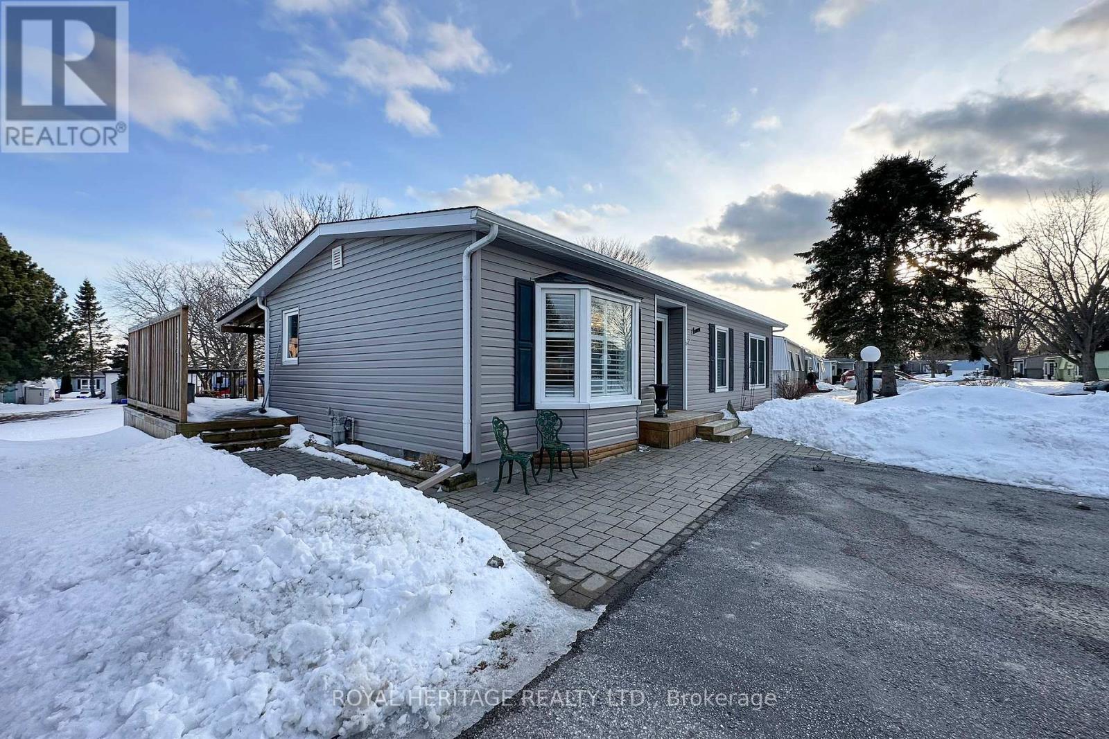 11 Heritage Lane, Clarington (Newcastle), Ontario  L1B 1A5 - Photo 3 - E12832302