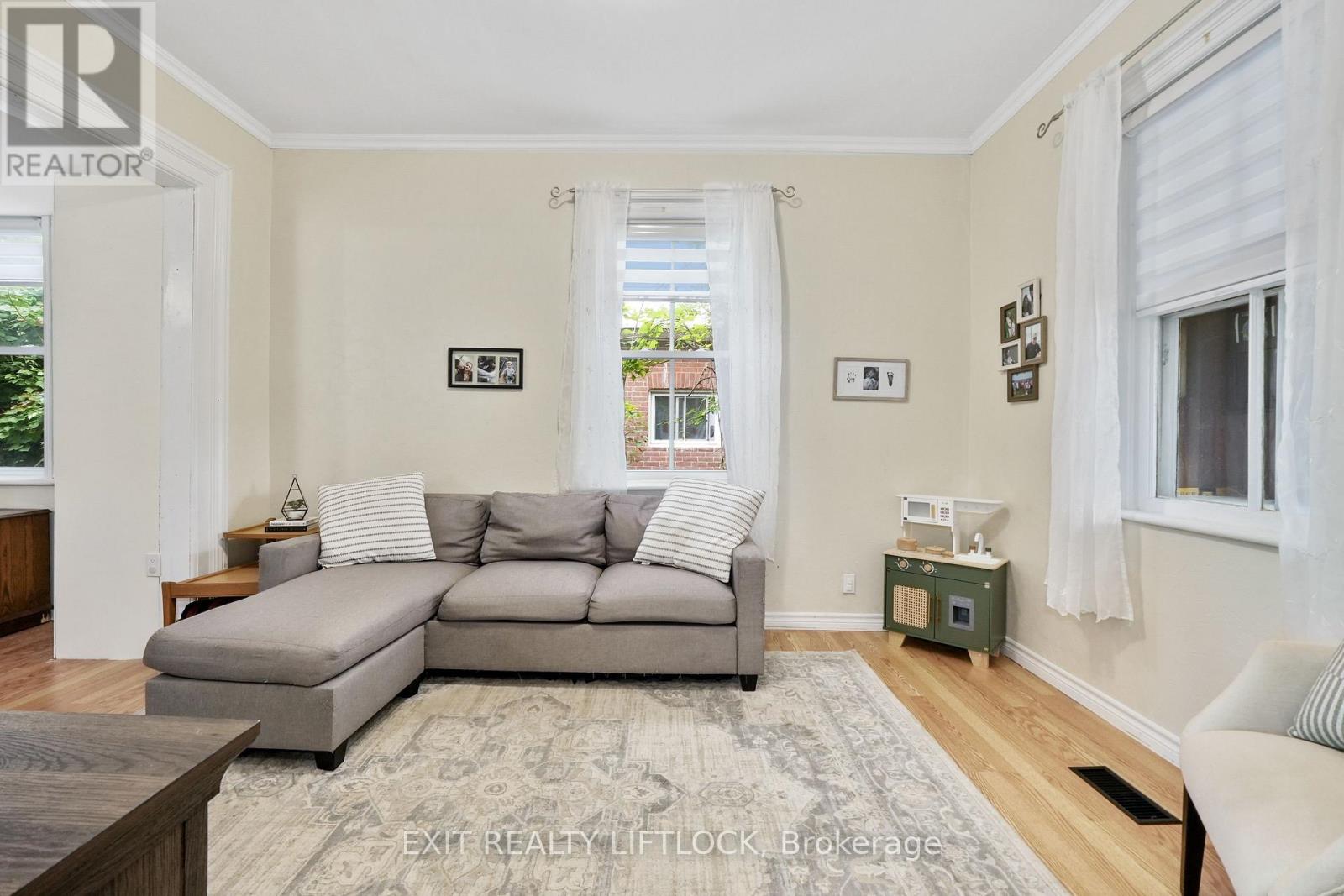 378 London Street, Peterborough (Town Ward 3), Ontario  K9H 2Z8 - Photo 11 - X12832426