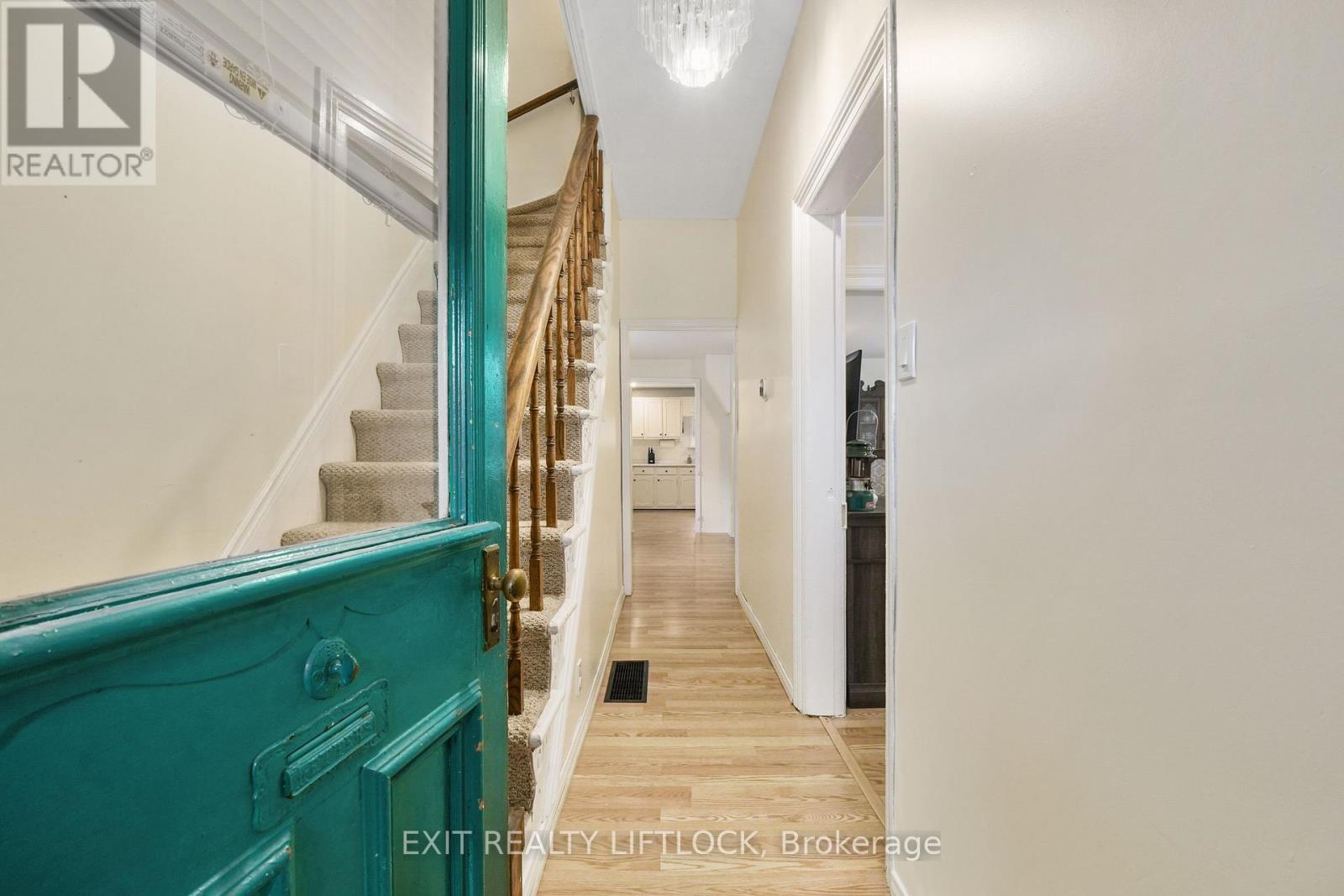 378 London Street, Peterborough (Town Ward 3), Ontario  K9H 2Z8 - Photo 12 - X12832426