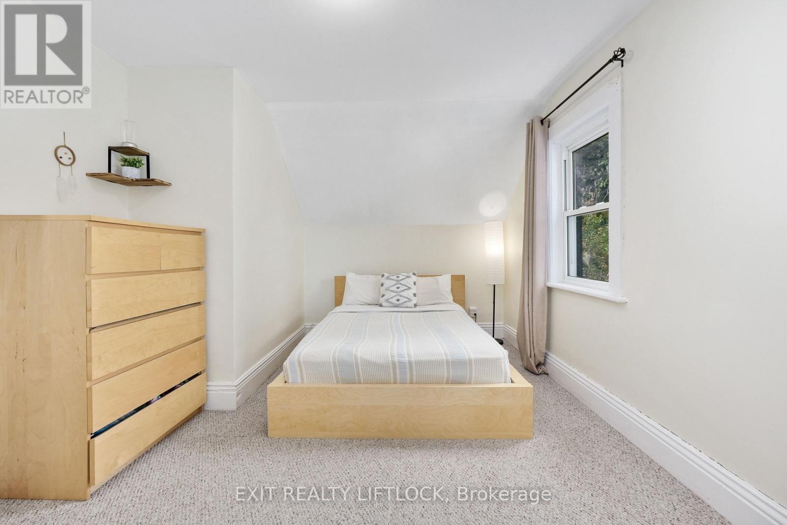 378 London Street, Peterborough (Town Ward 3), Ontario  K9H 2Z8 - Photo 13 - X12832426