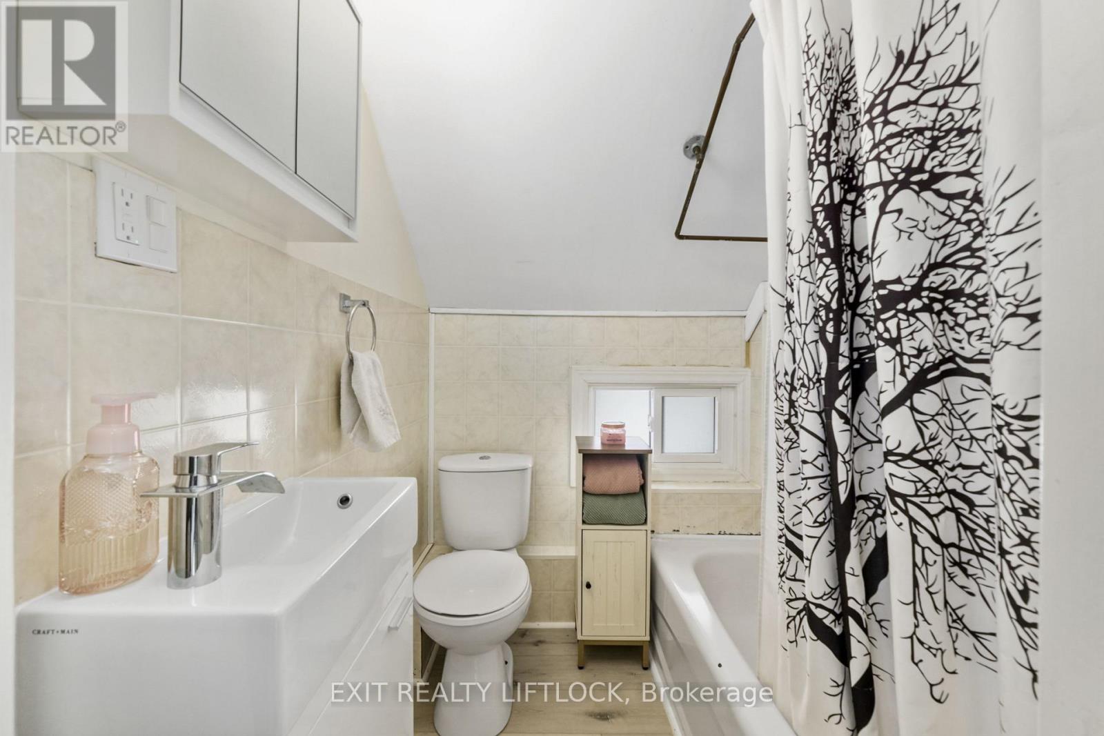 378 London Street, Peterborough (Town Ward 3), Ontario  K9H 2Z8 - Photo 18 - X12832426