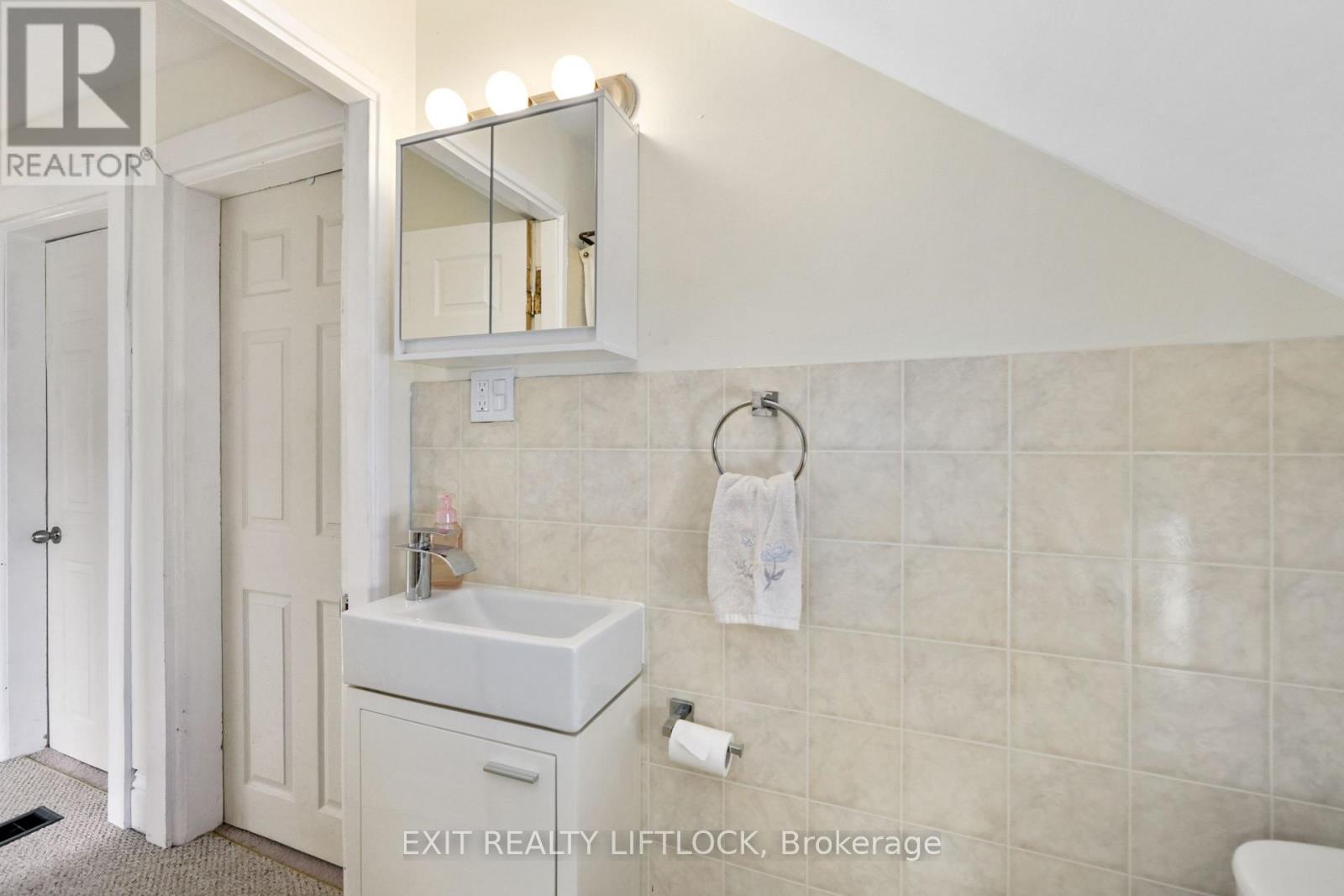 378 London Street, Peterborough (Town Ward 3), Ontario  K9H 2Z8 - Photo 19 - X12832426