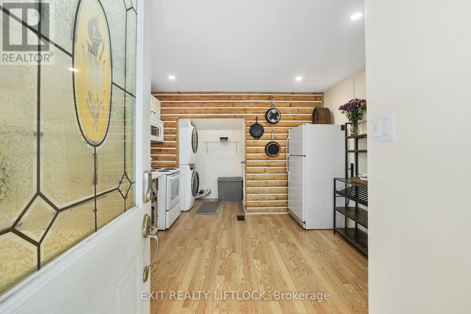 378 London Street, Peterborough (Town Ward 3), Ontario  K9H 2Z8 - Photo 3 - X12832426