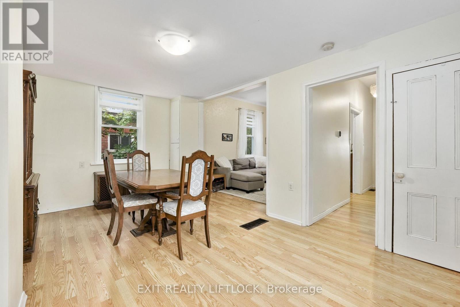 378 London Street, Peterborough (Town Ward 3), Ontario  K9H 2Z8 - Photo 8 - X12832426