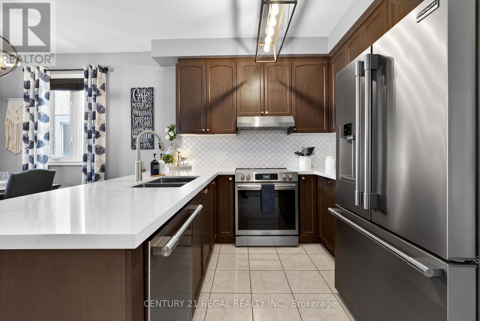 94 Thomas Woodlock Street, Clarington (Newcastle), Ontario  L1B 1G9 - Photo 7 - E12832412