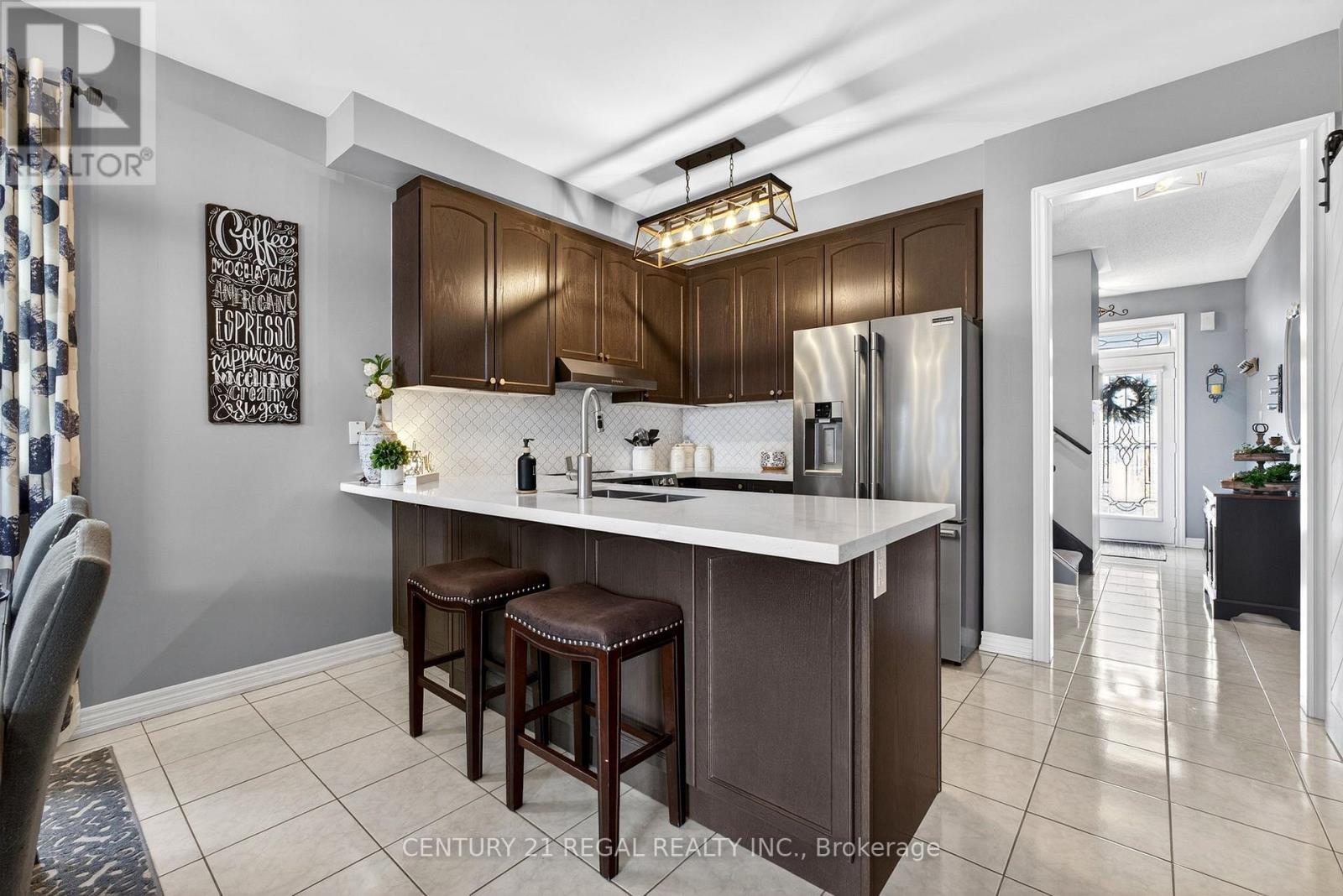 94 Thomas Woodlock Street, Clarington (Newcastle), Ontario  L1B 1G9 - Photo 8 - E12832412