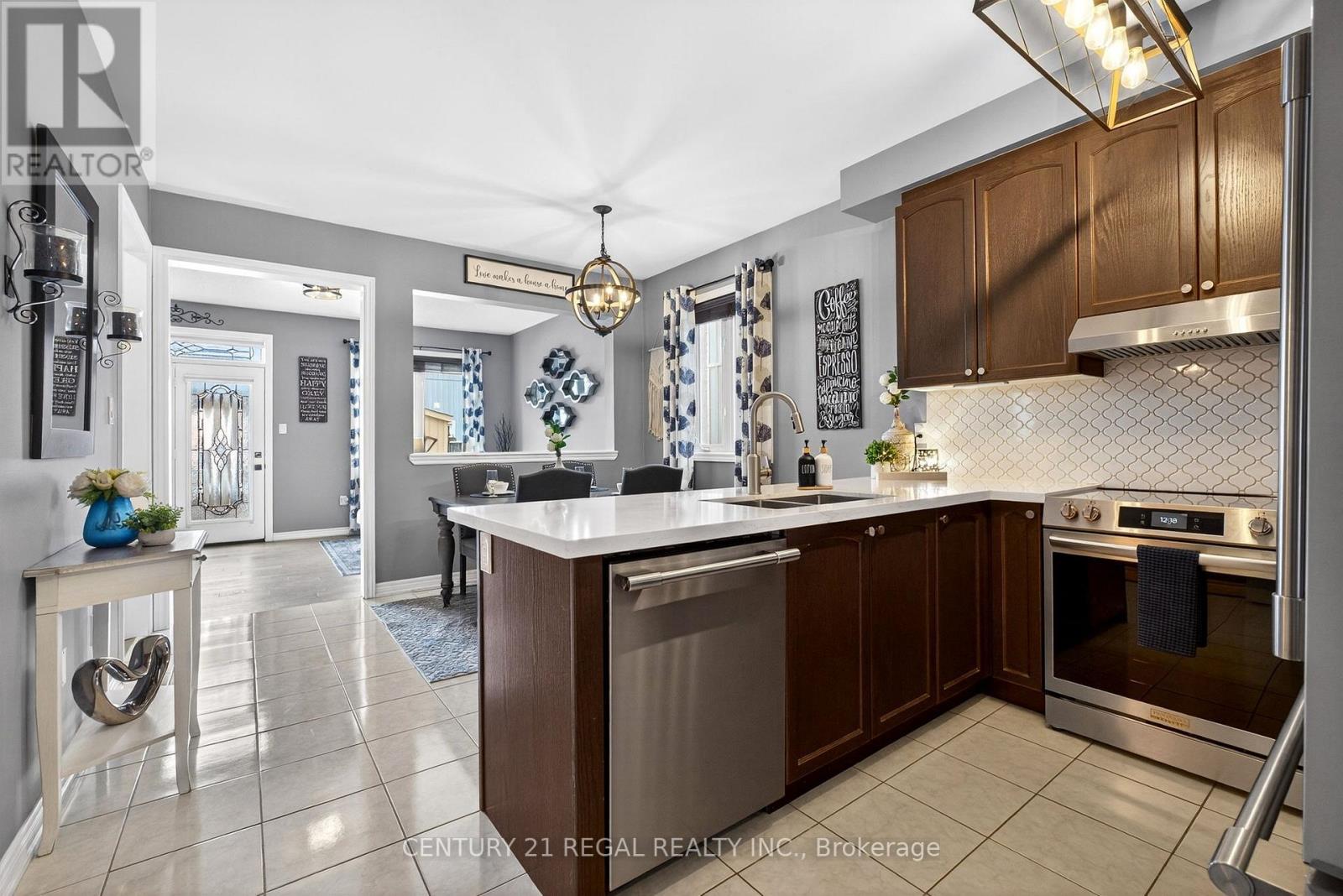 94 Thomas Woodlock Street, Clarington (Newcastle), Ontario  L1B 1G9 - Photo 9 - E12832412