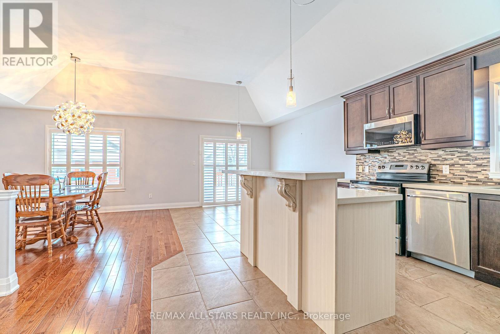 7 Parkside Drive, Kawartha Lakes (Lindsay), Ontario  K9V 5X9 - Photo 10 - X12832812