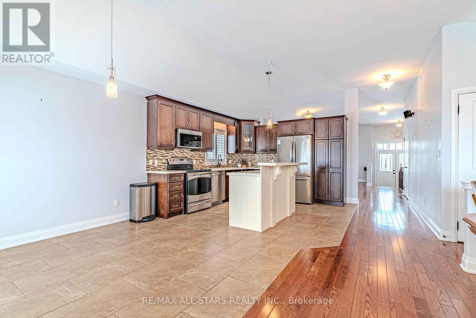 7 Parkside Drive, Kawartha Lakes (Lindsay), Ontario  K9V 5X9 - Photo 11 - X12832812