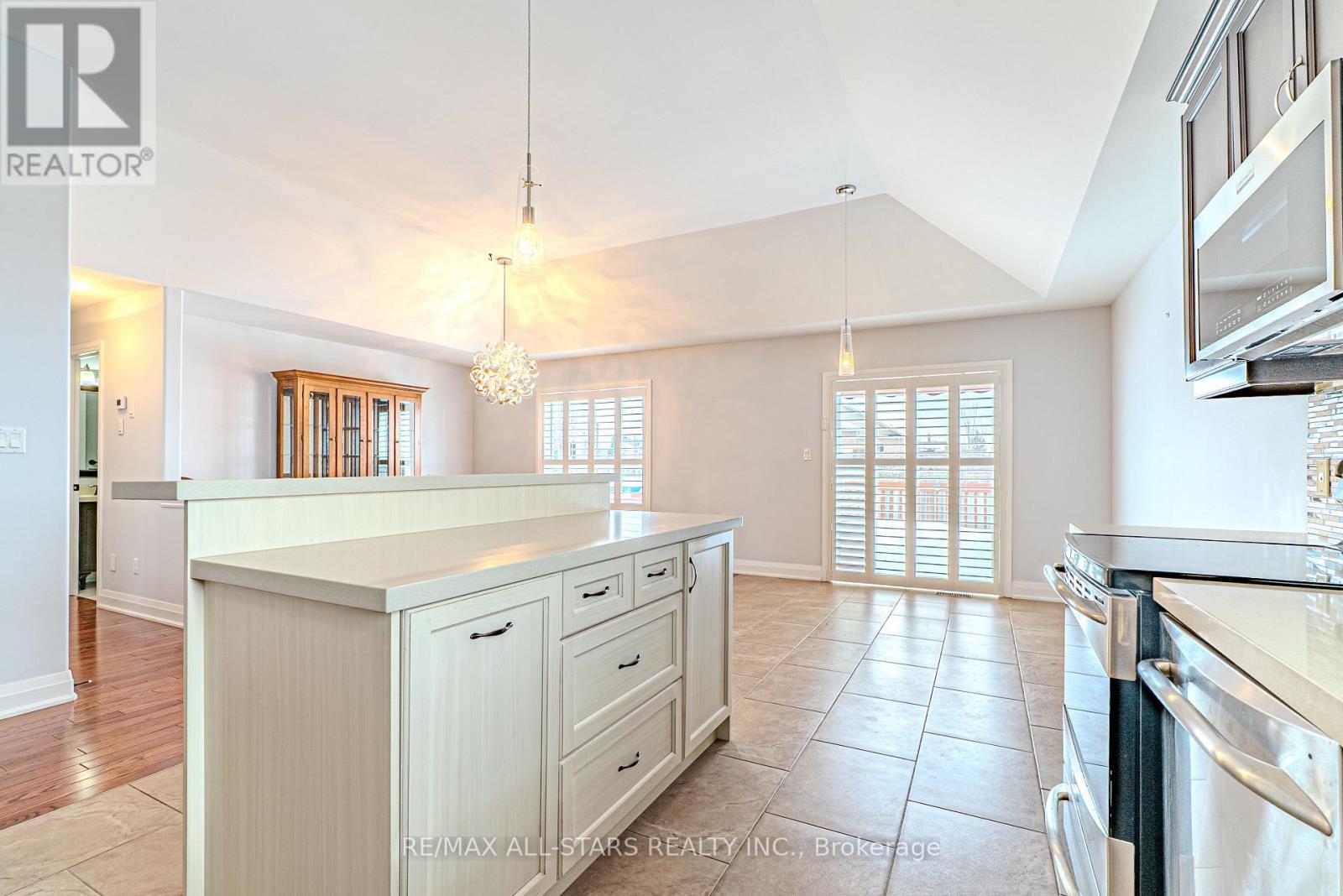 7 Parkside Drive, Kawartha Lakes (Lindsay), Ontario  K9V 5X9 - Photo 14 - X12832812