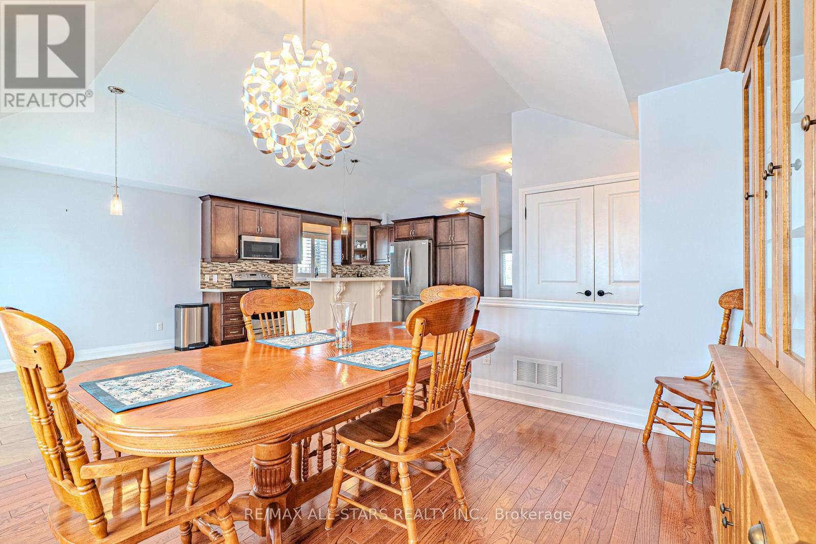 7 Parkside Drive, Kawartha Lakes (Lindsay), Ontario  K9V 5X9 - Photo 17 - X12832812