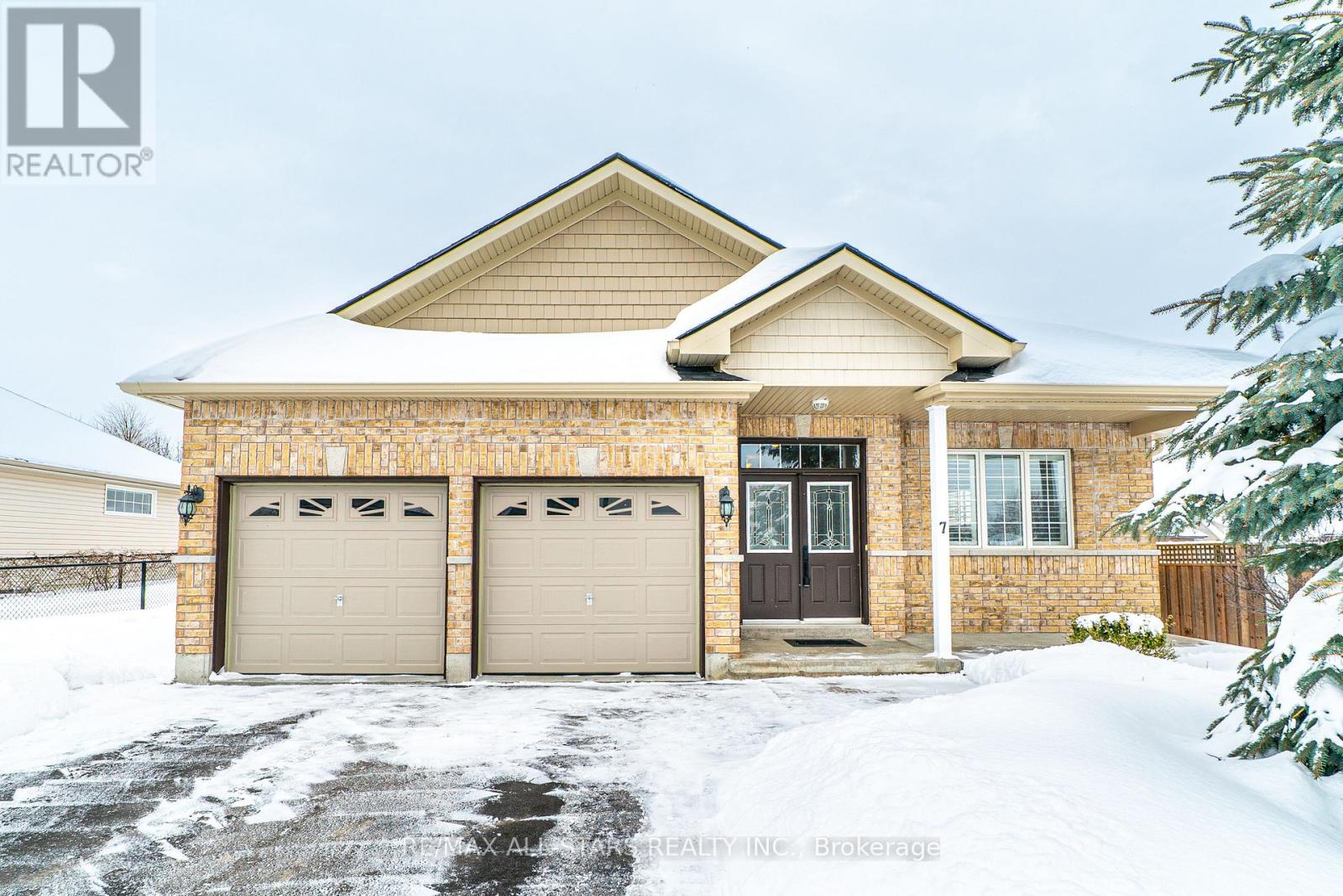 7 Parkside Drive, Kawartha Lakes (Lindsay), Ontario  K9V 5X9 - Photo 2 - X12832812