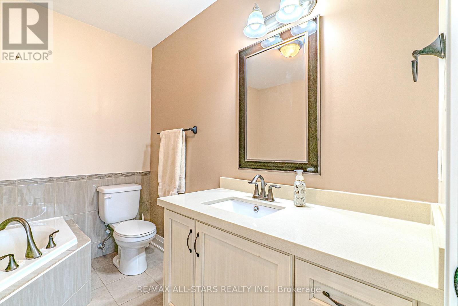 7 Parkside Drive, Kawartha Lakes (Lindsay), Ontario  K9V 5X9 - Photo 20 - X12832812