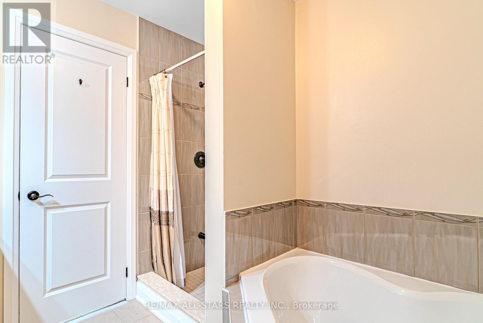 7 Parkside Drive, Kawartha Lakes (Lindsay), Ontario  K9V 5X9 - Photo 21 - X12832812