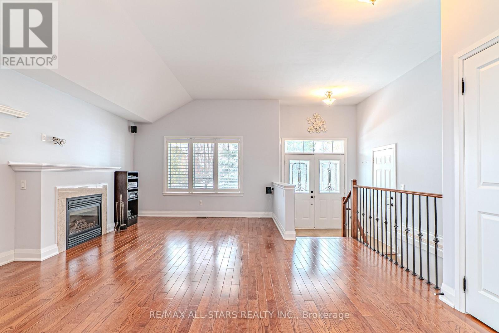 7 Parkside Drive, Kawartha Lakes (Lindsay), Ontario  K9V 5X9 - Photo 7 - X12832812