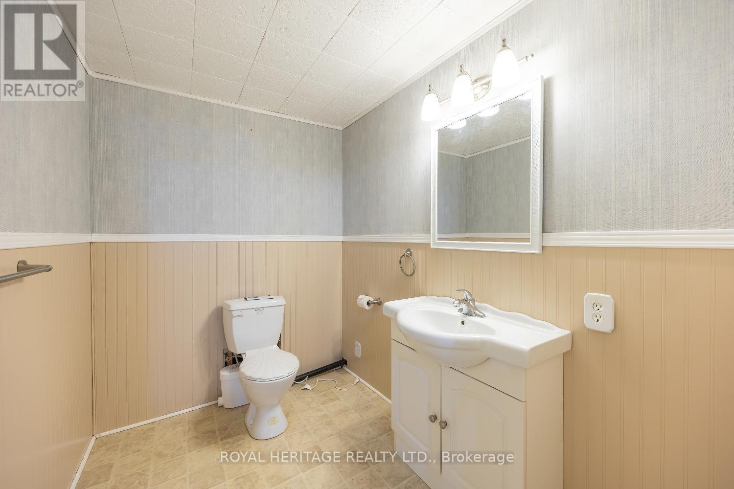 118 Bluffs Road, Clarington (Newcastle), Ontario  L1B 1A8 - Photo 16 - E12833450