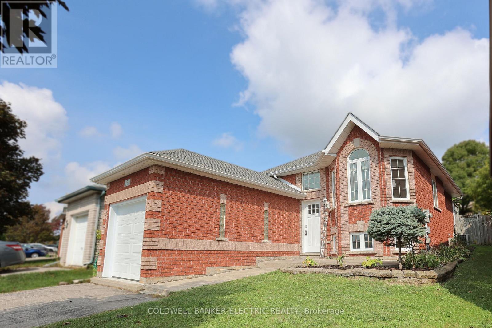 121 Haden Avenue, Peterborough (Northcrest Ward 5), Ontario  K9H 7P6 - Photo 2 - X12835108