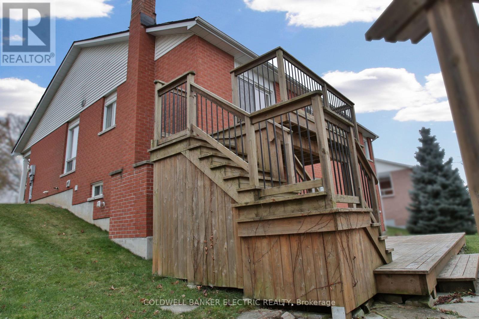 1830 Stratton Avenue, Peterborough (Otonabee Ward 1), Ontario  K9K 2E6 - Photo 37 - X12835836