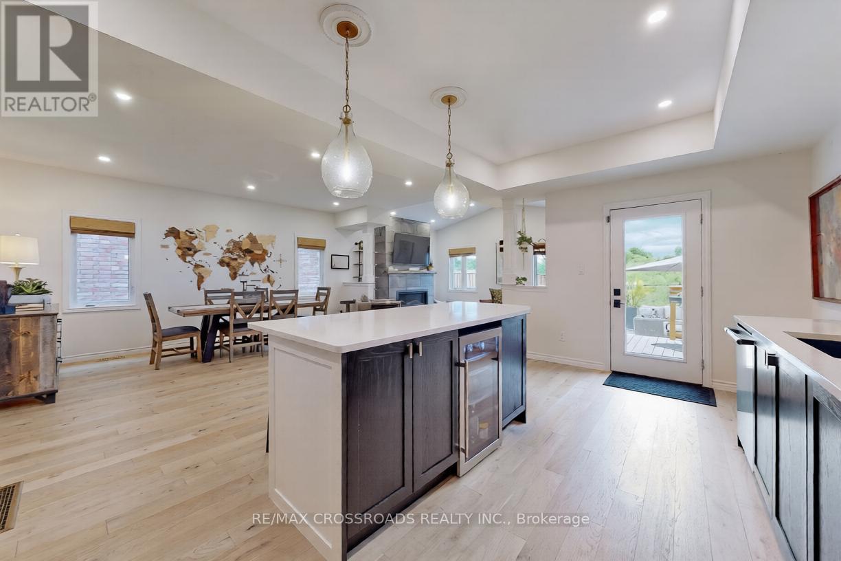 741 Sawmill Road, Peterborough (Northcrest Ward 5), Ontario  K9L 0G3 - Photo 11 - X12836236