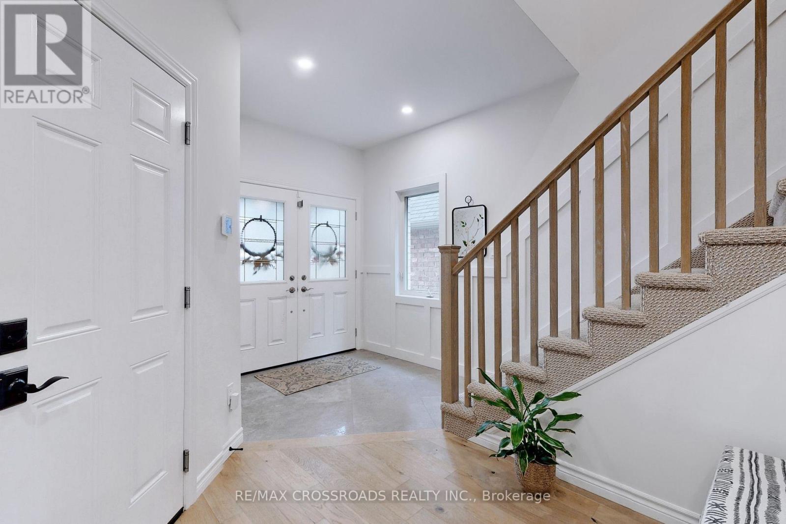 741 Sawmill Road, Peterborough (Northcrest Ward 5), Ontario  K9L 0G3 - Photo 4 - X12836236