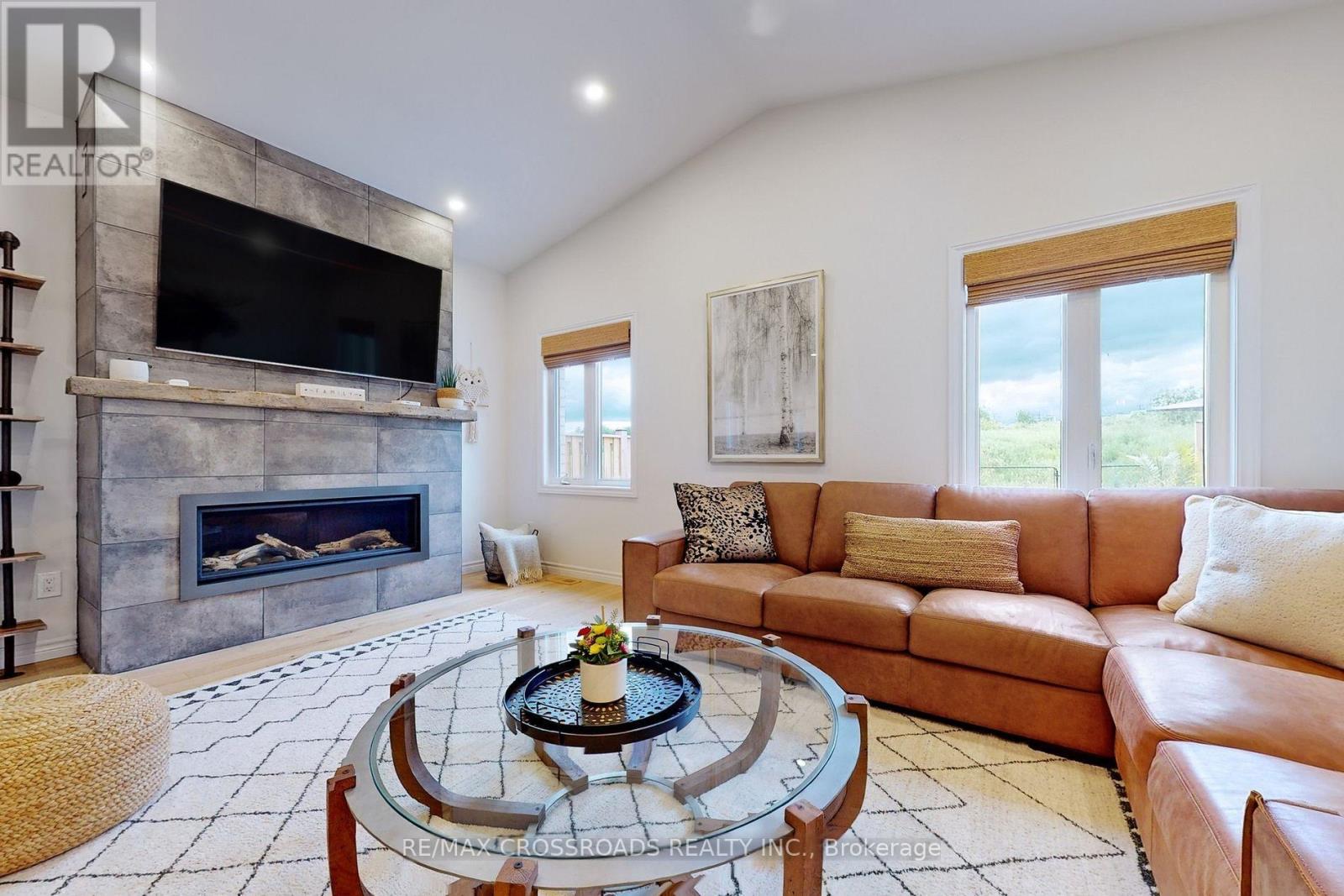 741 Sawmill Road, Peterborough (Northcrest Ward 5), Ontario  K9L 0G3 - Photo 8 - X12836236