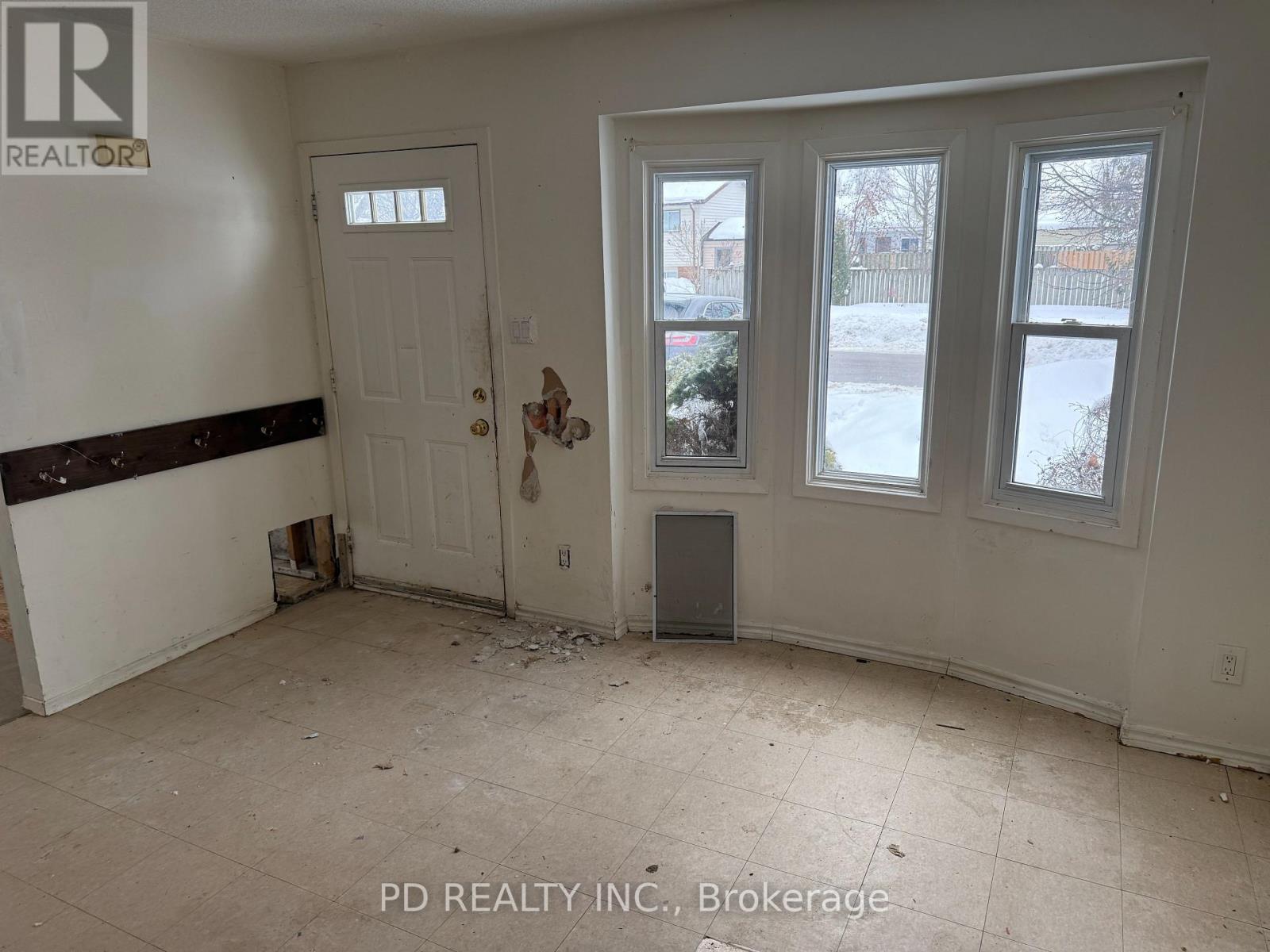 831 Milford Drive, Peterborough (Ashburnham Ward 4), Ontario  K9J 8K3 - Photo 5 - X12837470