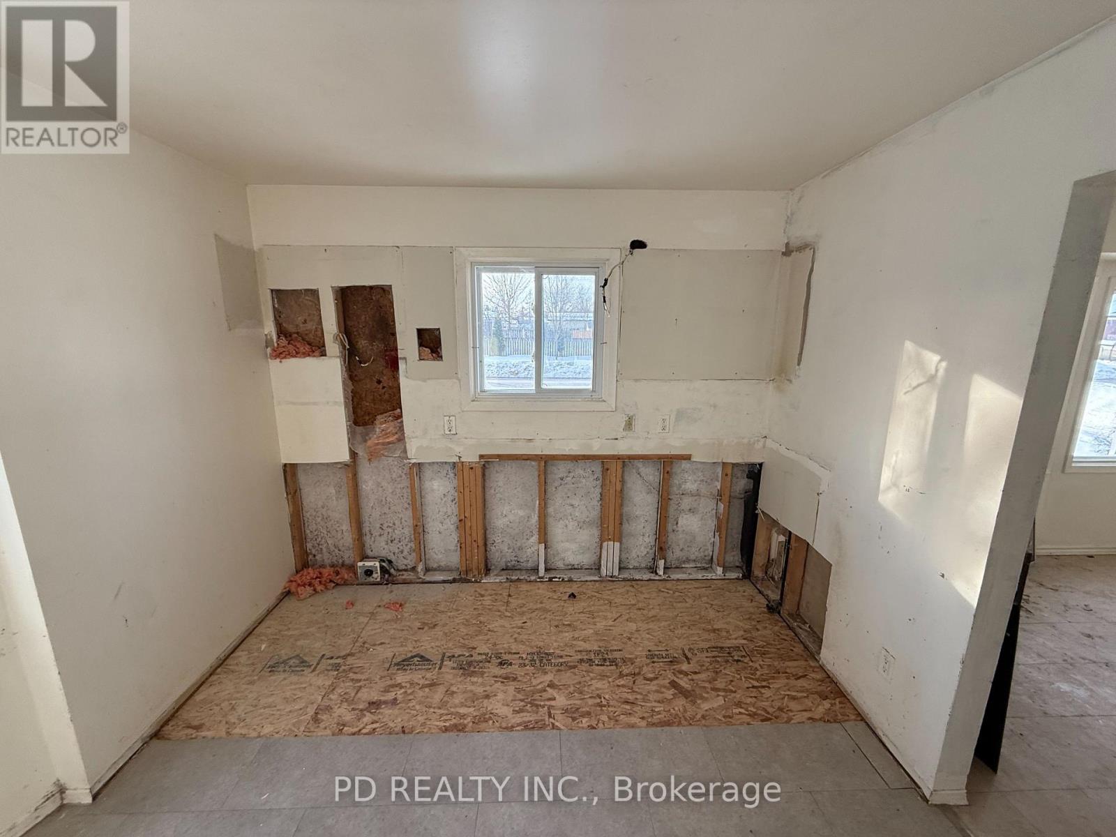 831 Milford Drive, Peterborough (Ashburnham Ward 4), Ontario  K9J 8K3 - Photo 7 - X12837470