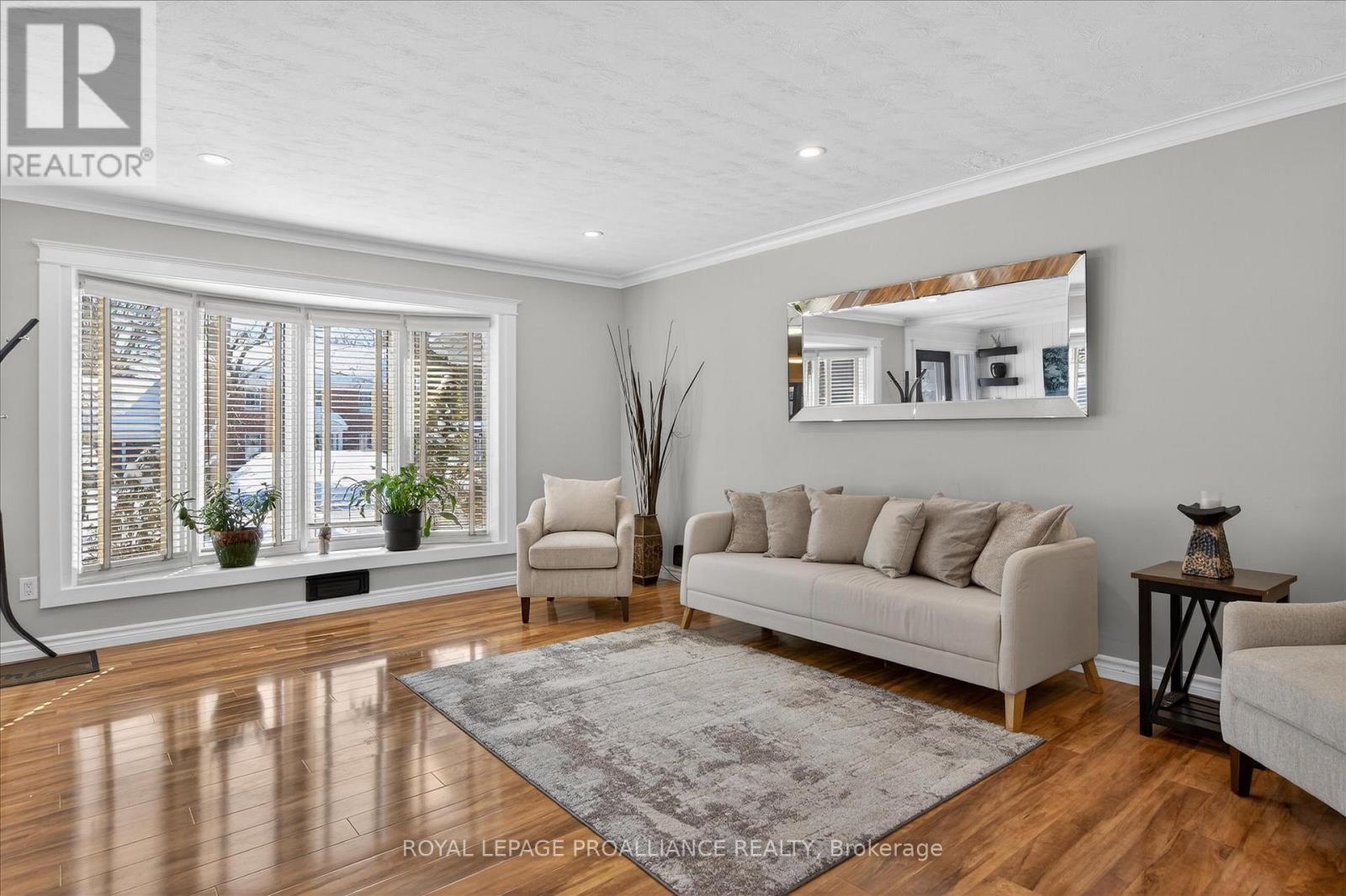 960 Weller Street N, Peterborough (Monaghan Ward 2), Ontario  K9J 4Y2 - Photo 4 - X12838398