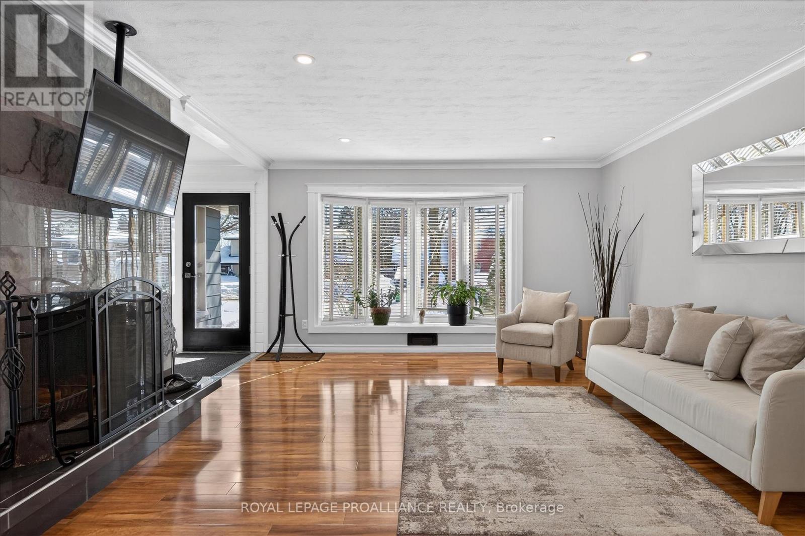 960 Weller Street N, Peterborough (Monaghan Ward 2), Ontario  K9J 4Y2 - Photo 5 - X12838398