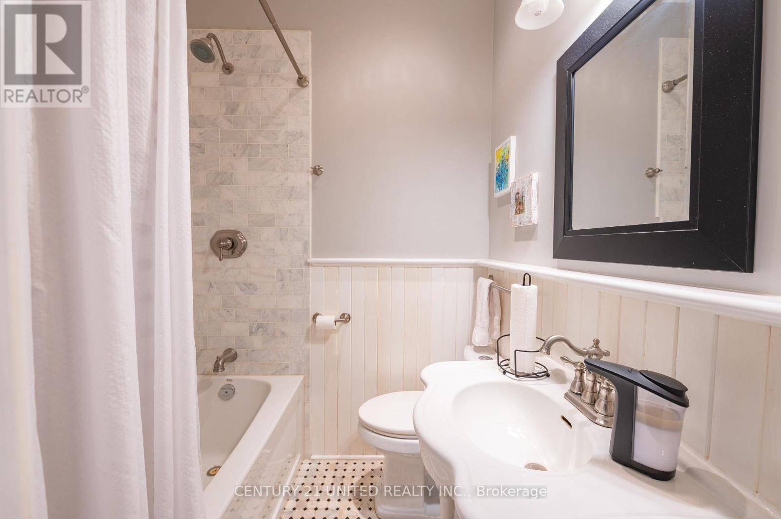 210 Mcdonnel Street, Peterborough (Town Ward 3), Ontario  K9H 2V9 - Photo 20 - X12839038