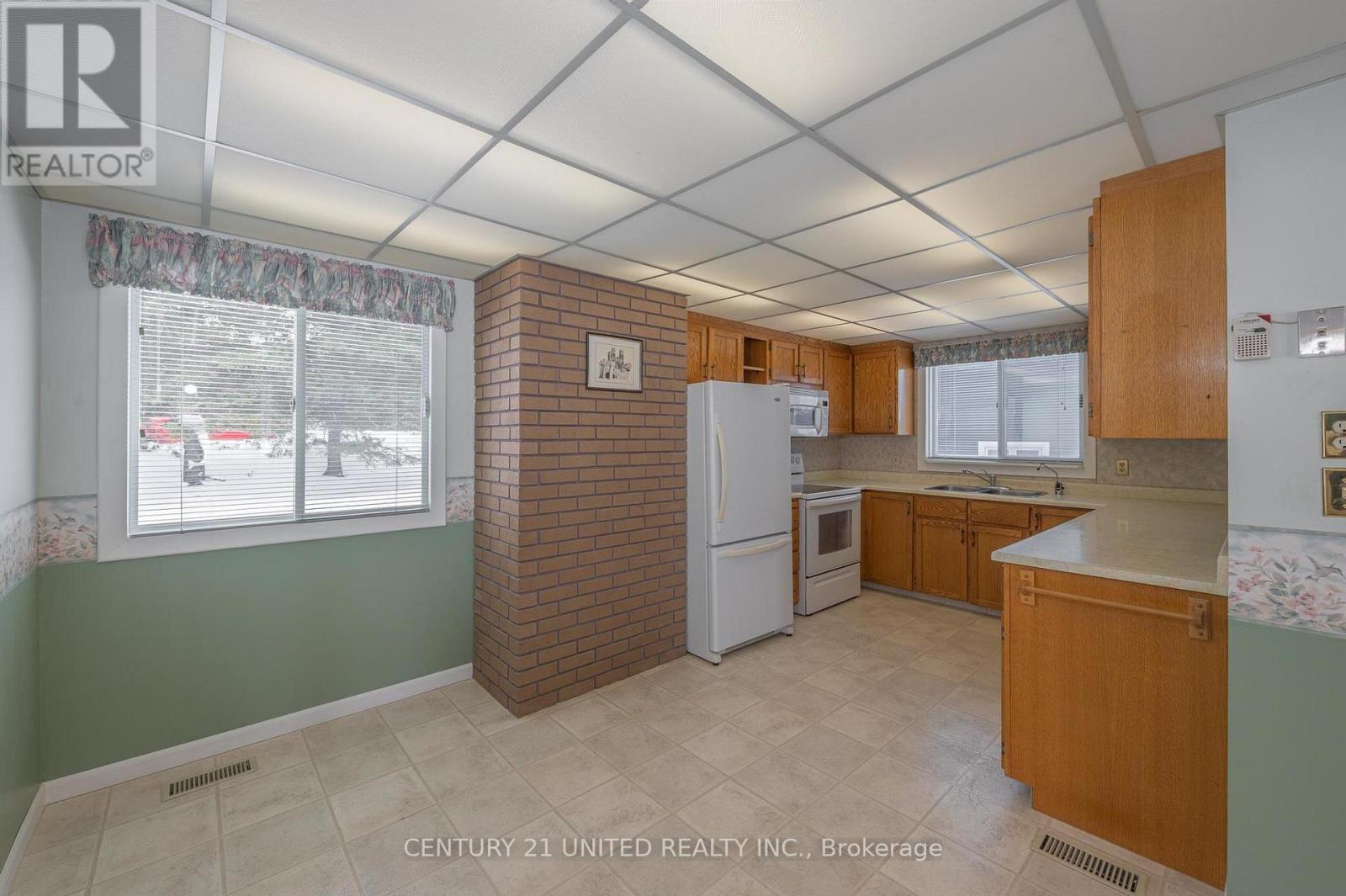 2412 Upper Chemong Drive, Selwyn, Ontario  K0L 2H0 - Photo 5 - X12839798