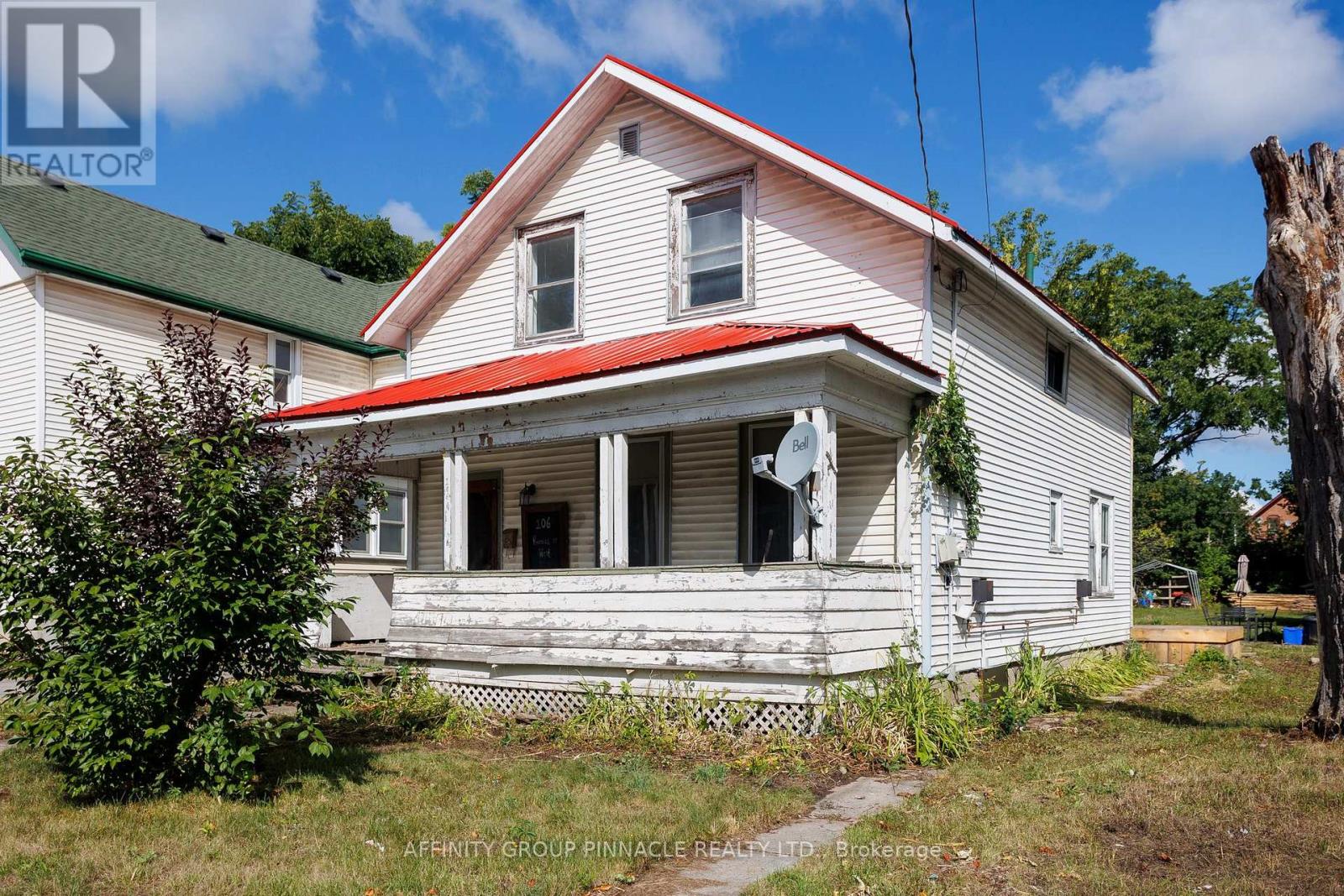 106 Russell Street W, Kawartha Lakes (Lindsay), Ontario  K9V 2X4 - Photo 2 - X12840874