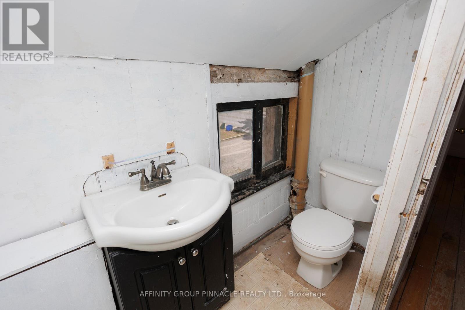 106 Russell Street W, Kawartha Lakes (Lindsay), Ontario  K9V 2X4 - Photo 22 - X12840874