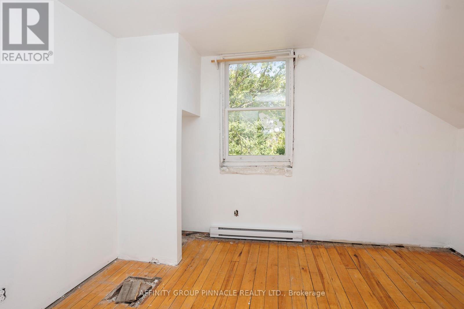 106 Russell Street W, Kawartha Lakes (Lindsay), Ontario  K9V 2X4 - Photo 24 - X12840874