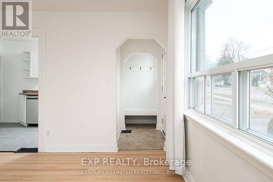 298 Swanston Avenue, Peterborough (Ashburnham Ward 4), Ontario  K9H 1P7 - Photo 3 - X12842230