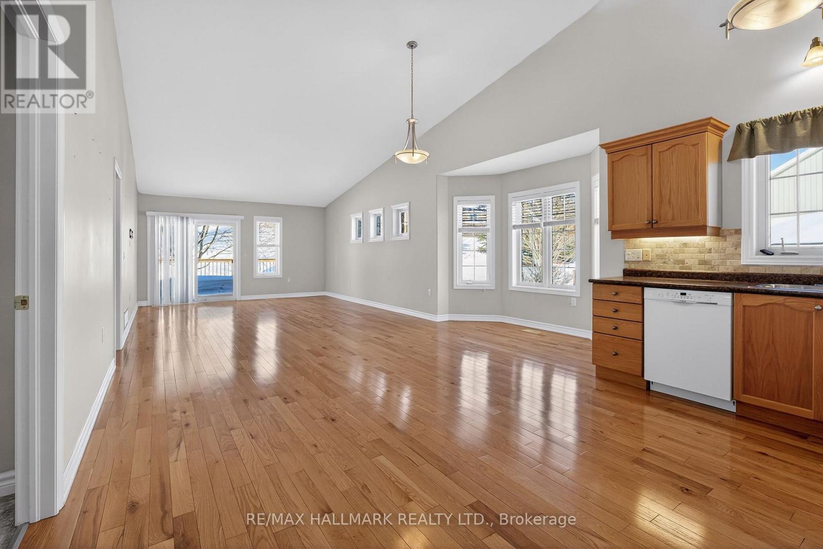 105 - 86 Village Crescent, Peterborough (Otonabee Ward 1), Ontario  K9J 8S7 - Photo 11 - X12842296