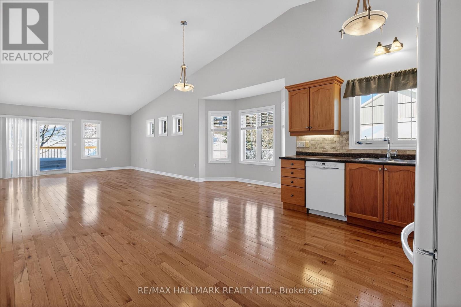 105 - 86 Village Crescent, Peterborough (Otonabee Ward 1), Ontario  K9J 8S7 - Photo 12 - X12842296