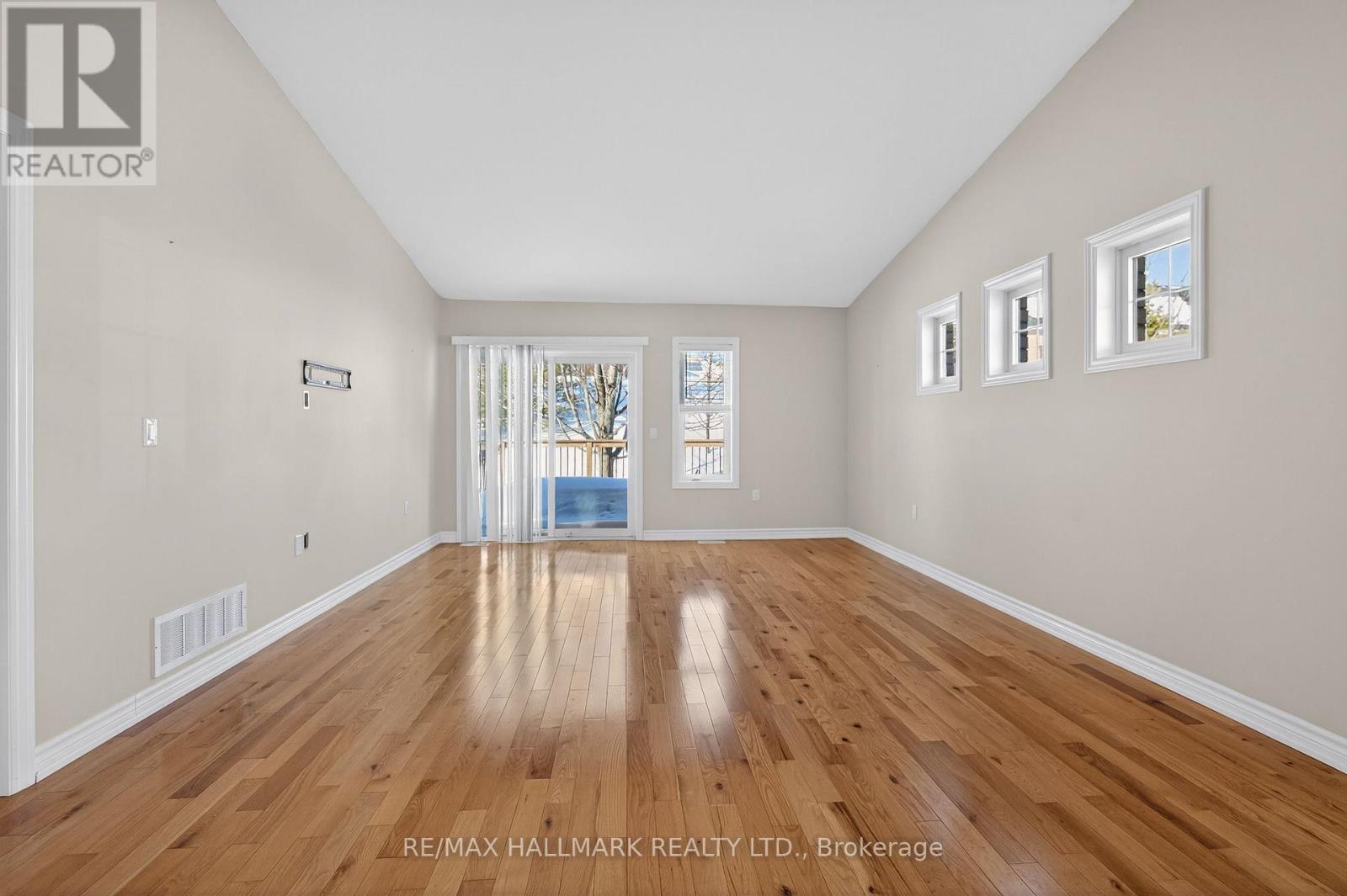 105 - 86 Village Crescent, Peterborough (Otonabee Ward 1), Ontario  K9J 8S7 - Photo 14 - X12842296