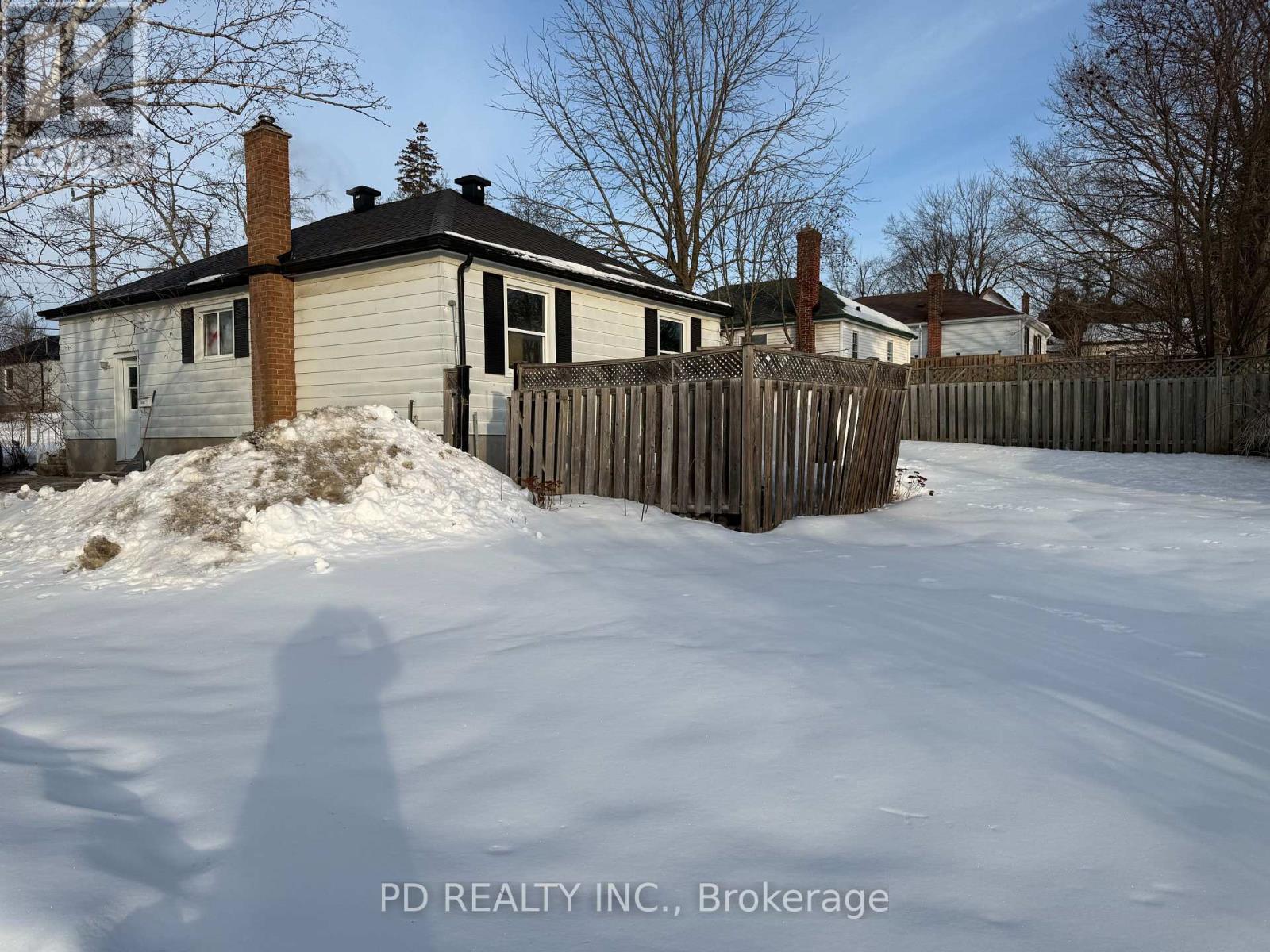 1028 Western Avenue, Peterborough (Otonabee Ward 1), Ontario  K9J 5W4 - Photo 10 - X12842520