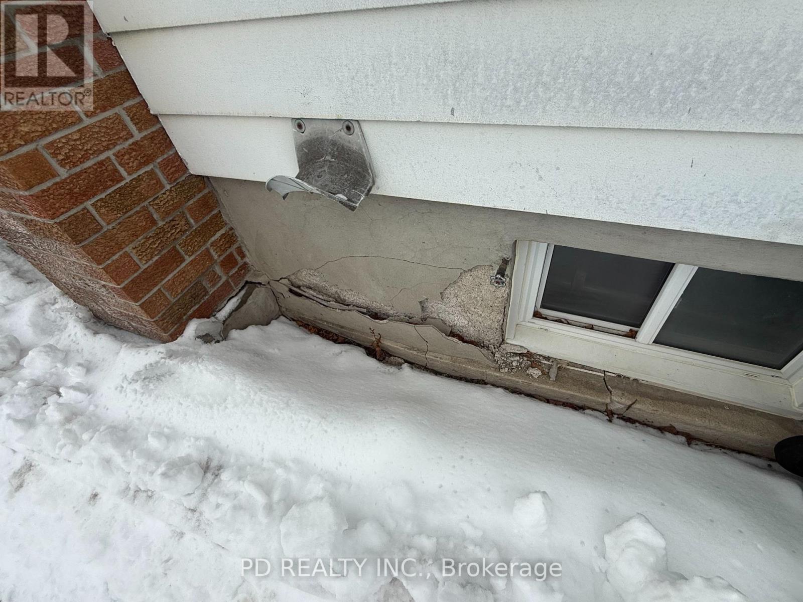 1028 Western Avenue, Peterborough (Otonabee Ward 1), Ontario  K9J 5W4 - Photo 11 - X12842520