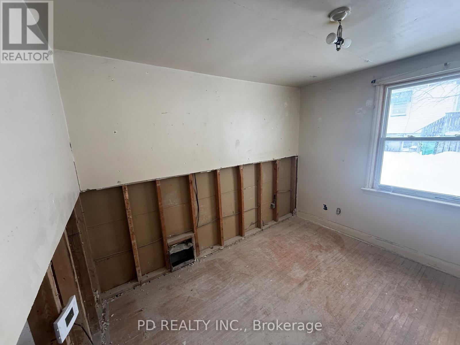 1028 Western Avenue, Peterborough (Otonabee Ward 1), Ontario  K9J 5W4 - Photo 16 - X12842520