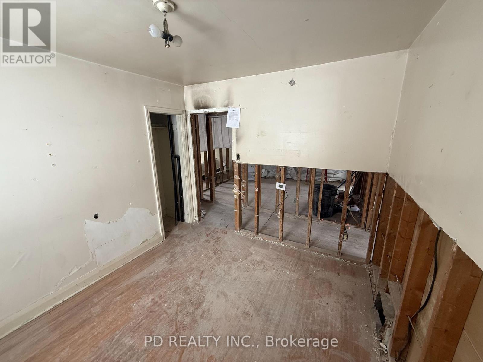 1028 Western Avenue, Peterborough (Otonabee Ward 1), Ontario  K9J 5W4 - Photo 17 - X12842520