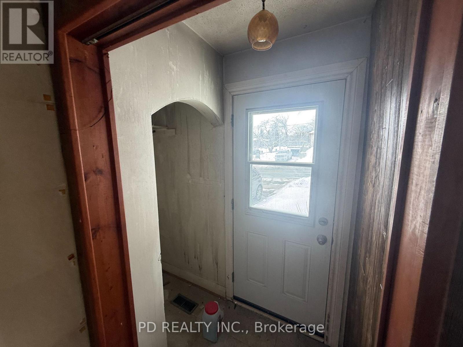 1028 Western Avenue, Peterborough (Otonabee Ward 1), Ontario  K9J 5W4 - Photo 18 - X12842520