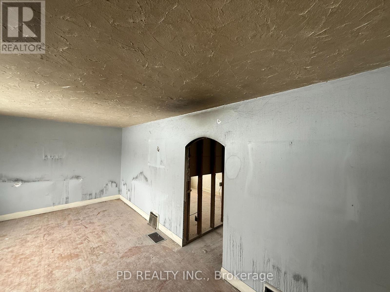 1028 Western Avenue, Peterborough (Otonabee Ward 1), Ontario  K9J 5W4 - Photo 19 - X12842520