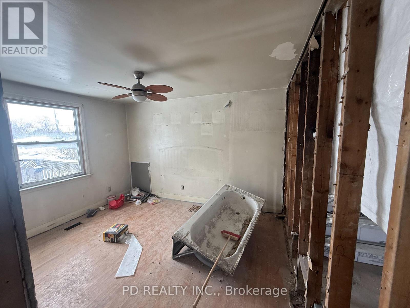 1028 Western Avenue, Peterborough (Otonabee Ward 1), Ontario  K9J 5W4 - Photo 23 - X12842520