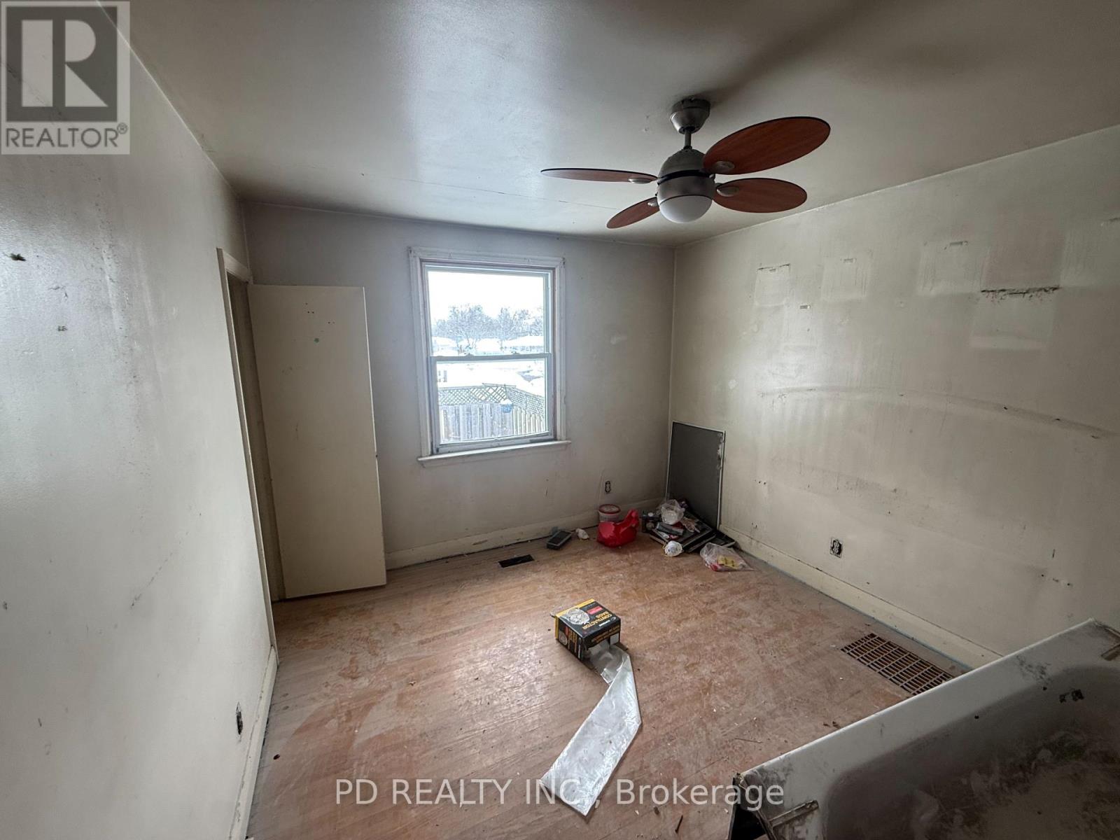 1028 Western Avenue, Peterborough (Otonabee Ward 1), Ontario  K9J 5W4 - Photo 24 - X12842520