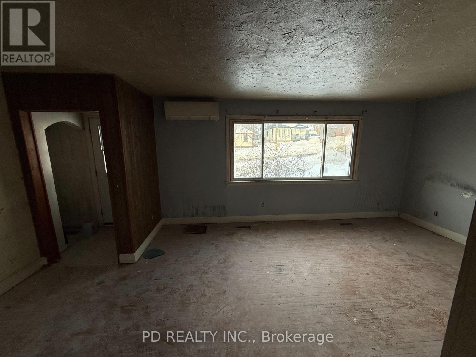 1028 Western Avenue, Peterborough (Otonabee Ward 1), Ontario  K9J 5W4 - Photo 3 - X12842520