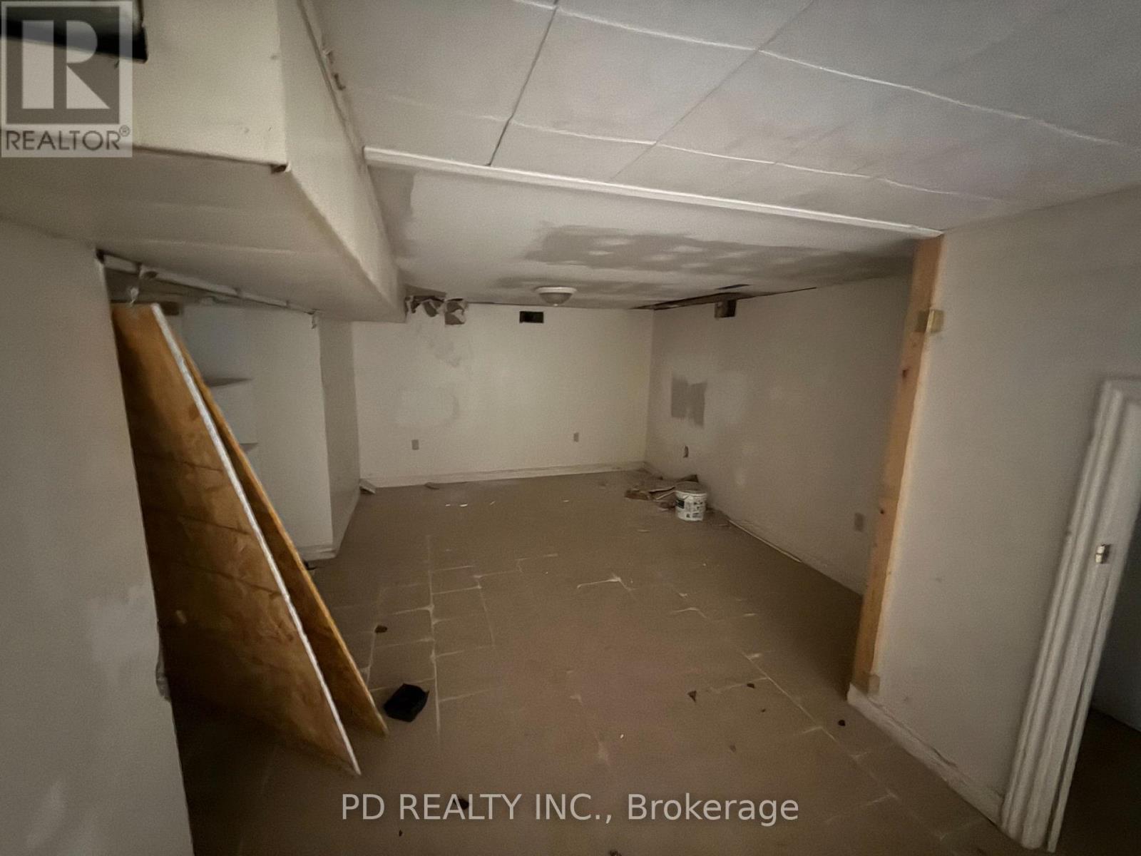 1028 Western Avenue, Peterborough (Otonabee Ward 1), Ontario  K9J 5W4 - Photo 35 - X12842520