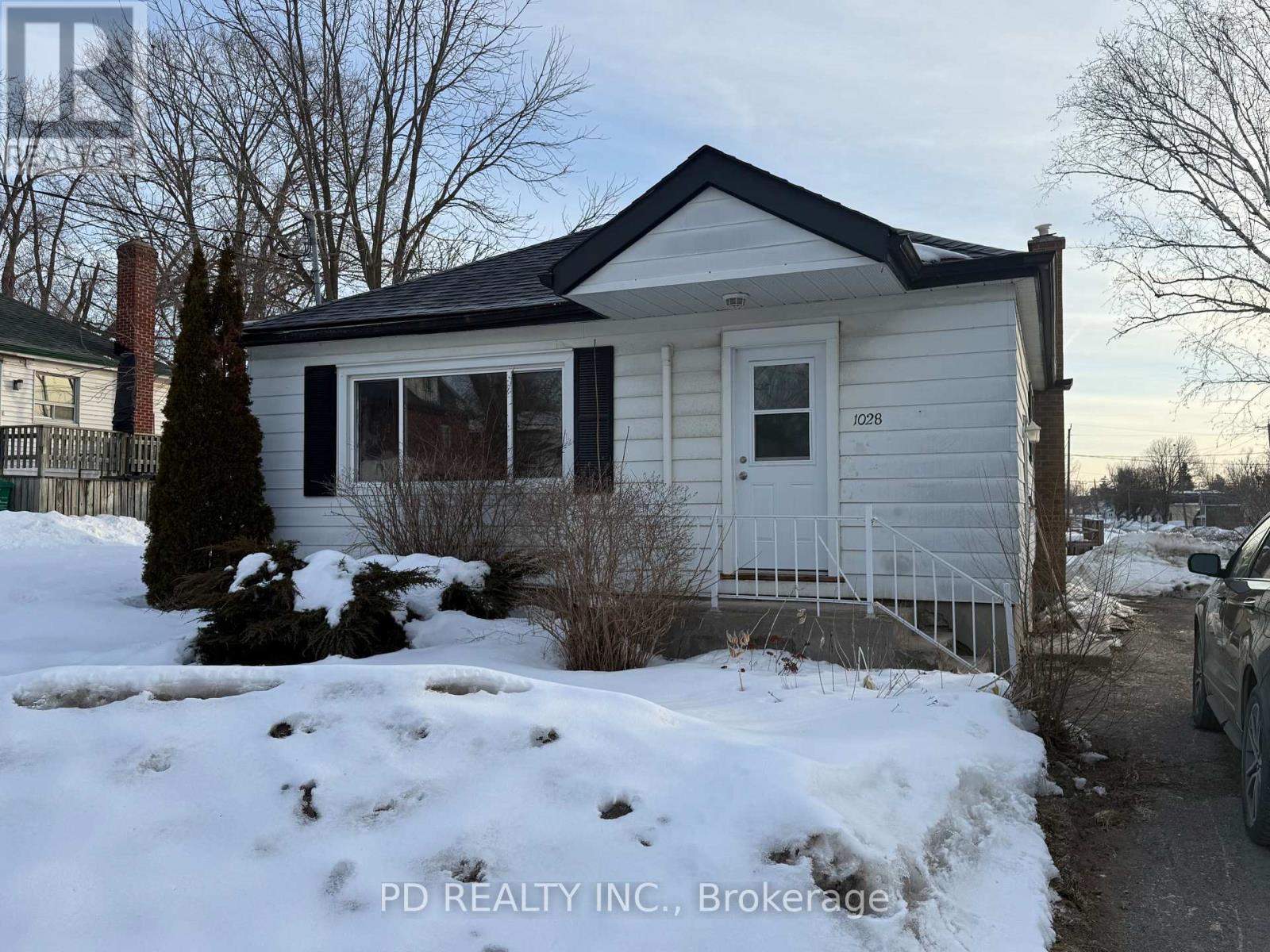 1028 Western Avenue, Peterborough (Otonabee Ward 1), Ontario  K9J 5W4 - Photo 4 - X12842520